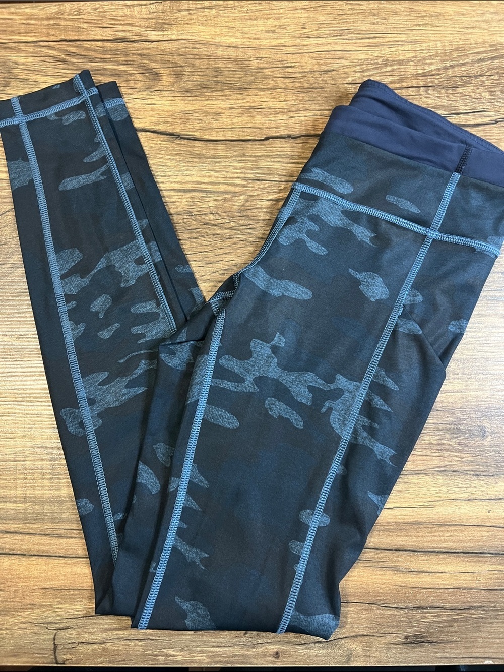 Lululemon Blue Camo Leggings Sz 4 29” High Rise Zip Pocket Athletic